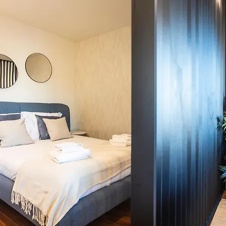 Gallery District Escape, Retreat *