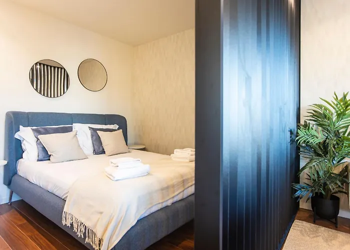 Gallery District Escape, Retreat *