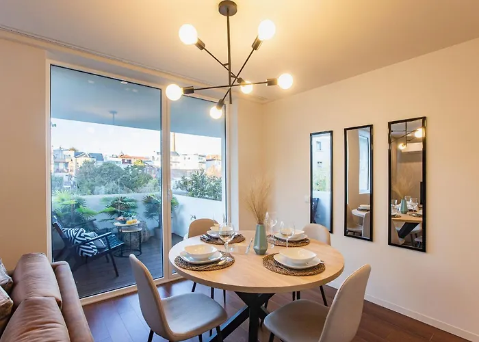 Gallery District Escape, Retreat * Oporto