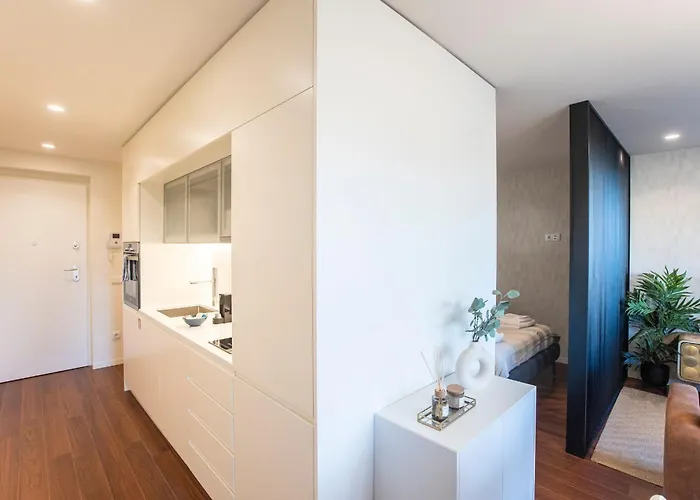 Gallery District Escape, Retreat * Oporto